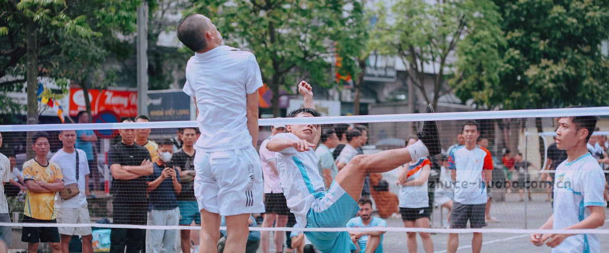 深色背景上金色盾牌与锁的组合，象征数据保护